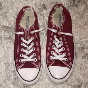 Low Top Converse Size: 5mens/7womens